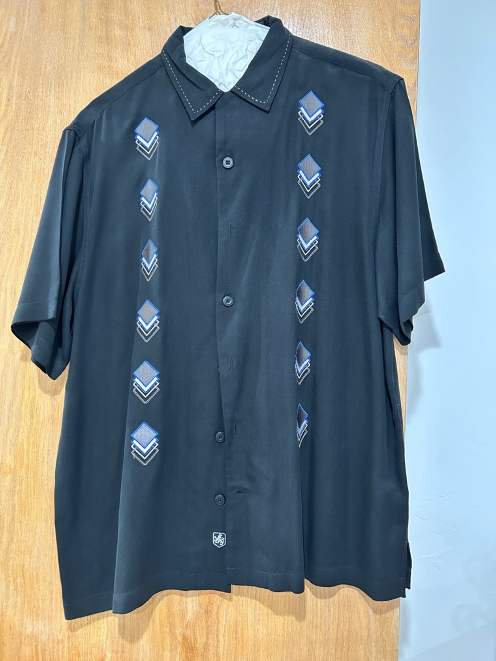 Nat Nast Men's Black silk Short-Sleeve Button-Up Shirt with  Accents